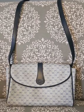 AUTHENTIC Gucci Beige Crossbody Shoulder Bag with Navy Trim Vintage